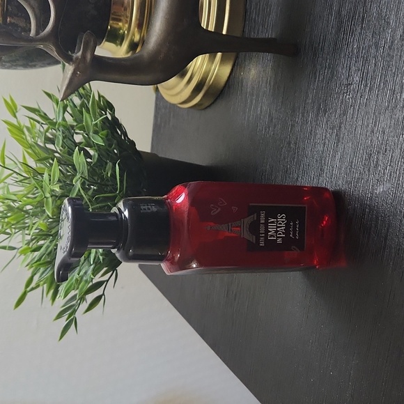 Bath & Body Works Paris Amour Gentle & Clean Foaming Hand Soap - Picture 5 of 5